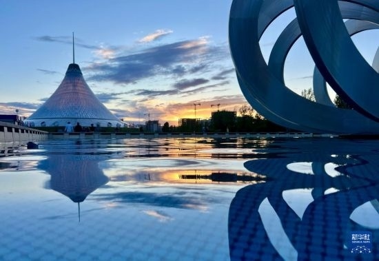 這是7月1日在哈薩克斯坦首都阿斯塔納拍攝的“可汗之帳”購物中心。新華社記者 岳月偉 攝