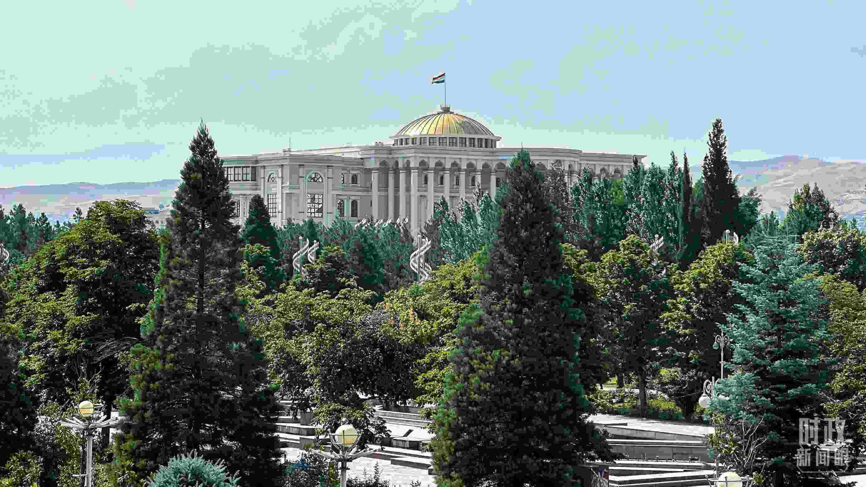 △塔吉克斯坦總統(tǒng)府。（總臺(tái)央視記者趙化拍攝）