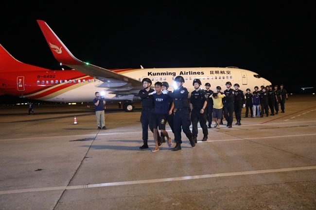 押解現(xiàn)場(chǎng)。公安部供圖