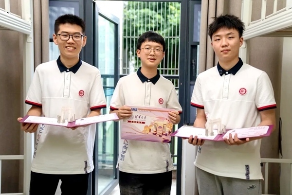 王子源（左）、母翰堯（中）、郭洋君（右）。清華大學(xué)供圖