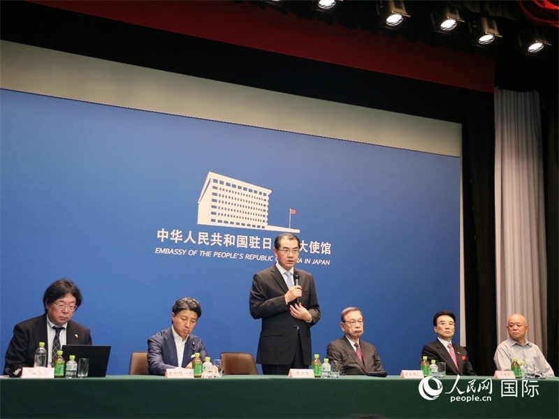 中國駐日本大使吳江浩（左三）致辭。人民網(wǎng) 許可攝