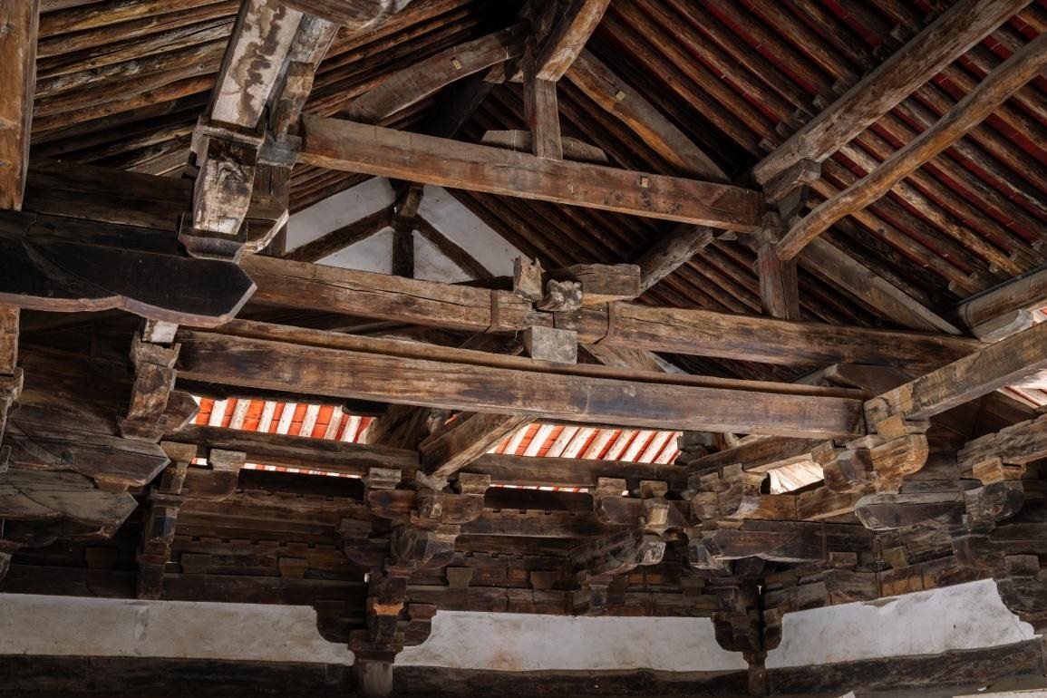 崇明寺特殊的木質(zhì)“斷梁”結(jié)構(gòu)。蘇唐詩攝