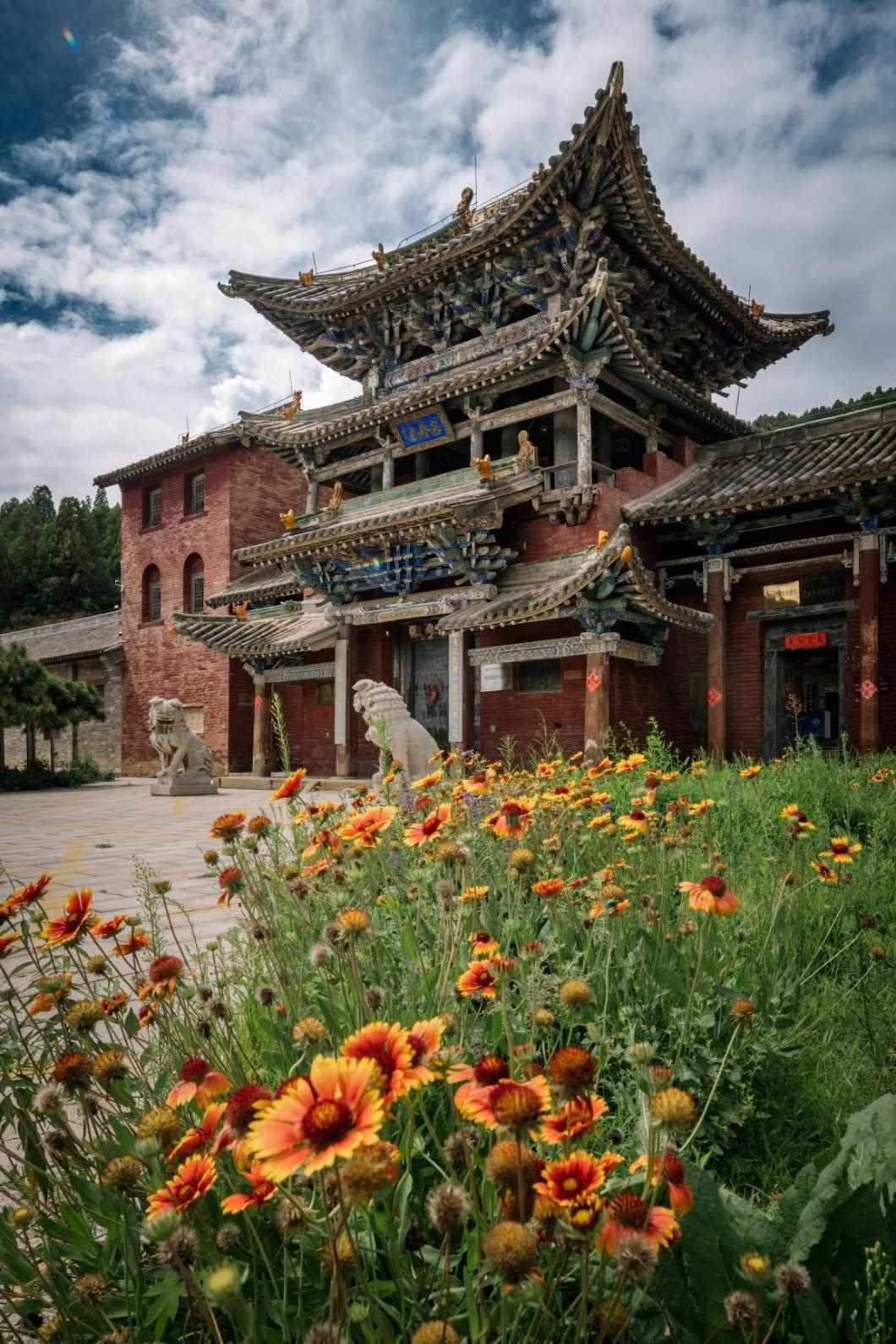 全國重點(diǎn)文物保護(hù)單位定林寺。蘇唐詩攝