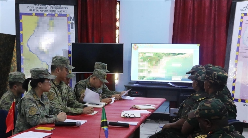 海上指揮所商定細節(jié)。王福攝