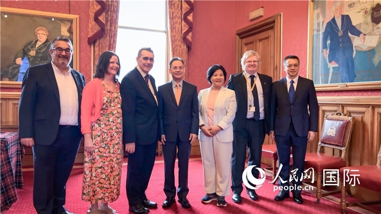 圖為阿伯丁市政廳會(huì)見現(xiàn)場。人民網(wǎng) 郭錦標(biāo)攝