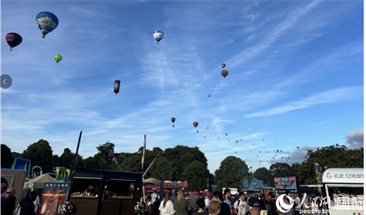 布里斯托國際熱氣球節(jié)現(xiàn)場。人民網(wǎng)記者 余穎攝