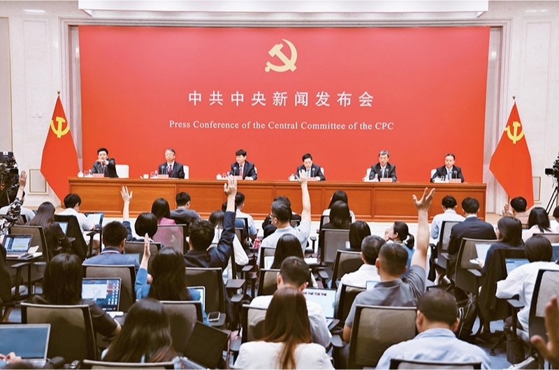 黨的二十屆三中全會是在以中國式現(xiàn)代化全面推進強國建設(shè)、民族復(fù)興偉業(yè)的關(guān)鍵時期召開的一次十分重要的會議。圖為2024年7月19日，中共中央舉行新聞發(fā)布會，介紹和解讀黨的二十屆三中全會精神。 新華社記者 金立旺/攝