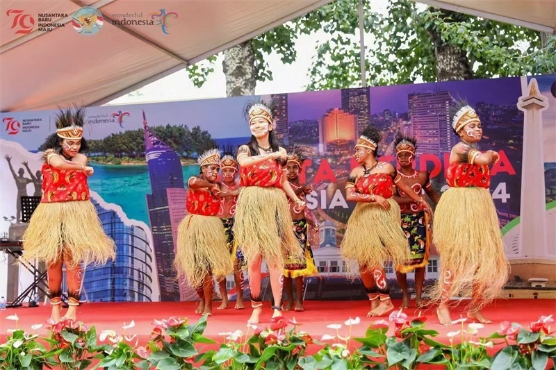 印尼在華留學(xué)生表演民族特色舞蹈。