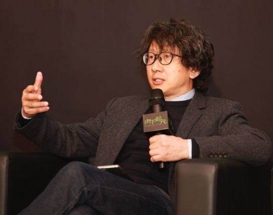 在學術(shù)論壇上發(fā)言的朱銳。（受訪者供圖）