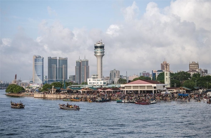 這是2023年12月29日拍攝的坦桑尼亞達(dá)累斯薩拉姆漁港。新華社記者王冠森攝