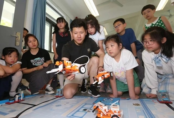 暑托班智能小車課。