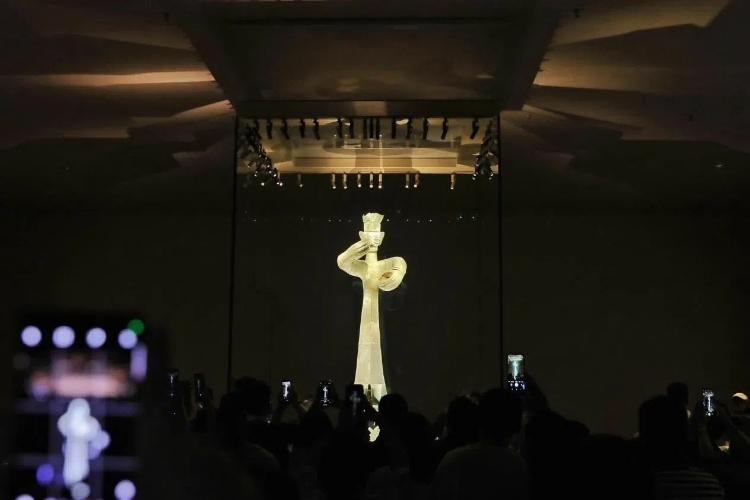 8月31日，亞洲媒體考察團參訪三星堆博物館?！吨袊?jīng)濟周刊》記者肖翊攝