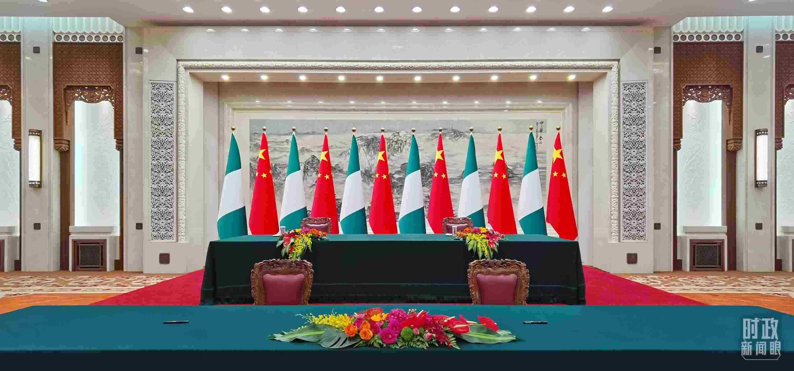  △中尼兩國(guó)元首在這里共同見證簽署多項(xiàng)雙邊合作文件，這是開始前的現(xiàn)場(chǎng)。（總臺(tái)央視記者郭鴻拍攝）