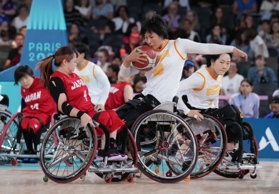 巴黎殘奧會(huì)｜“撞車(chē)、摔倒，我們都習(xí)慣了”