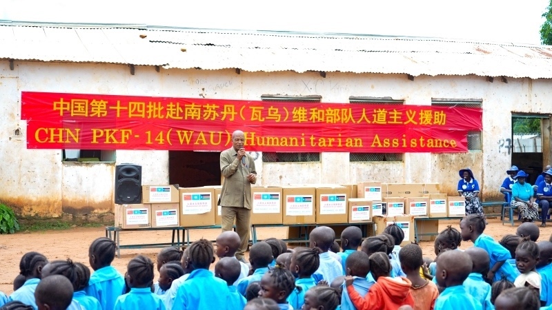 當(dāng)?shù)卣砀屑ぶ袊俦?。王軍杰攝