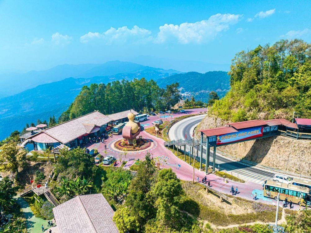 這是位于班洪鄉(xiāng)班洪村下班壩自然村的葫蘆王地AAAA級景區(qū)游客服務(wù)中心。（滄源縣融媒體中心供圖）