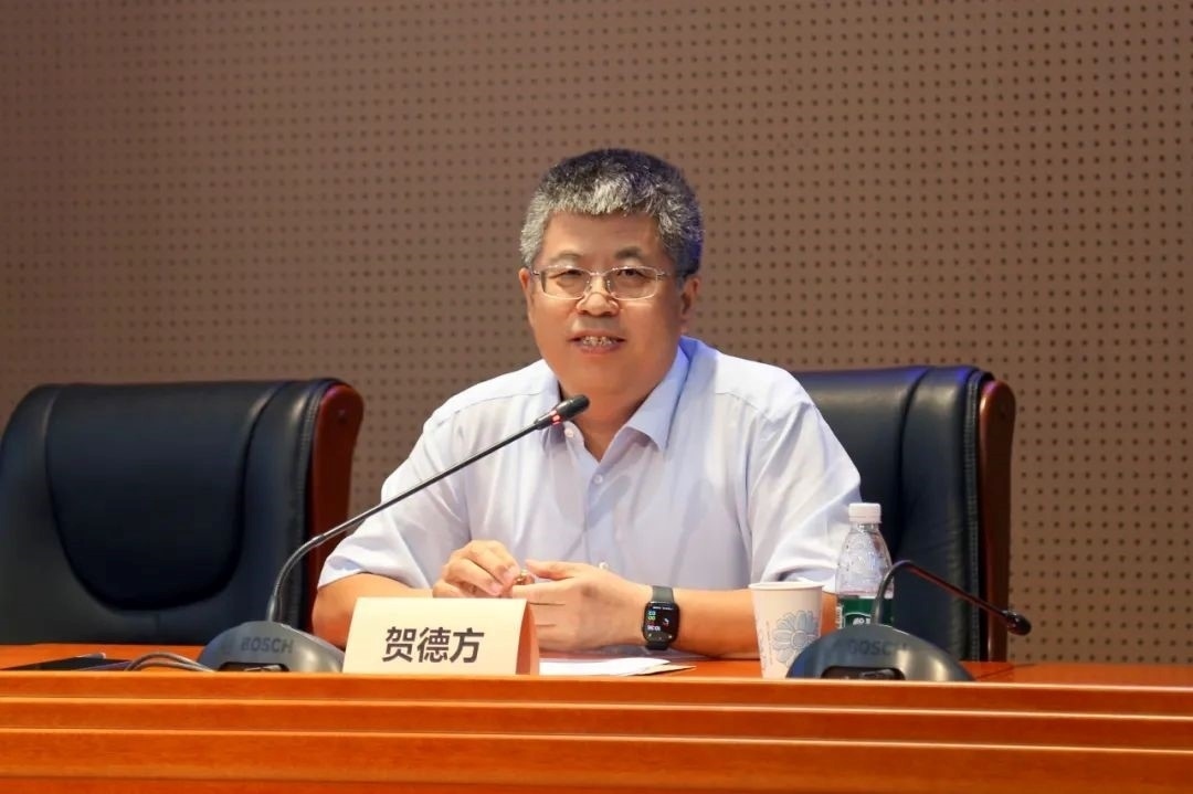 國務(wù)院參事、科技部原副秘書長(zhǎng)、中國科技評(píng)估與成果管理研究會(huì)理事長(zhǎng)賀德方致辭。主辦方供圖