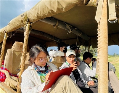 支隊成員開展長頸鹿監(jiān)測國際志愿工作。林源攝