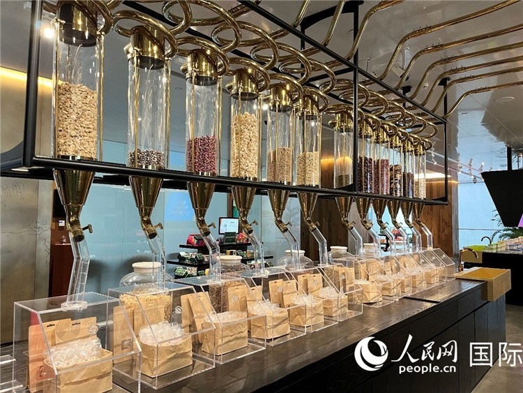 3.展示區(qū)展示的24節(jié)氣養(yǎng)生茶。（人民網(wǎng)記者陳思 攝）