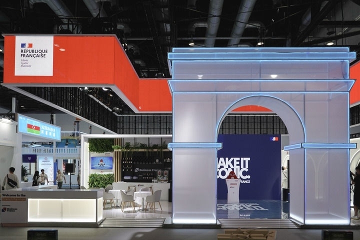 2024年9月11日在國(guó)家會(huì)議中心拍攝的主賓國(guó)法國(guó)展館。新華社記者 曹夢(mèng)瑤 攝