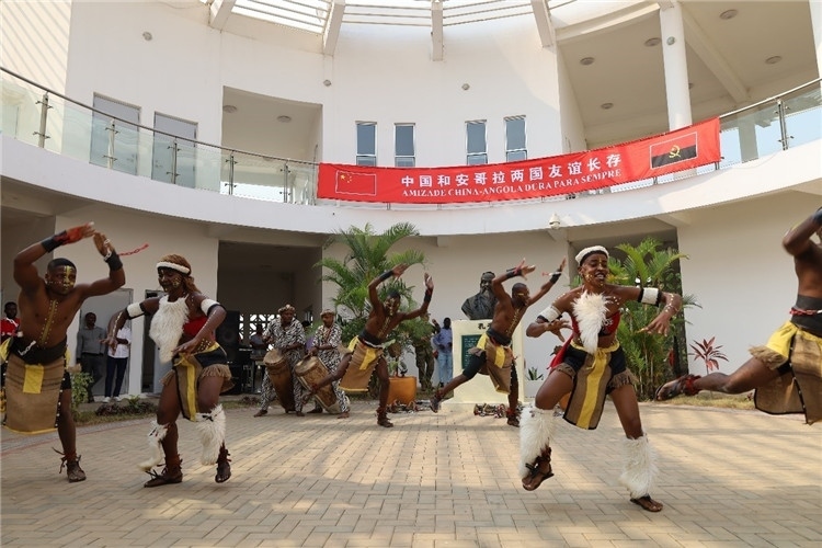 安哥拉民族舞。內(nèi)圖大學(xué)孔子學(xué)院供圖