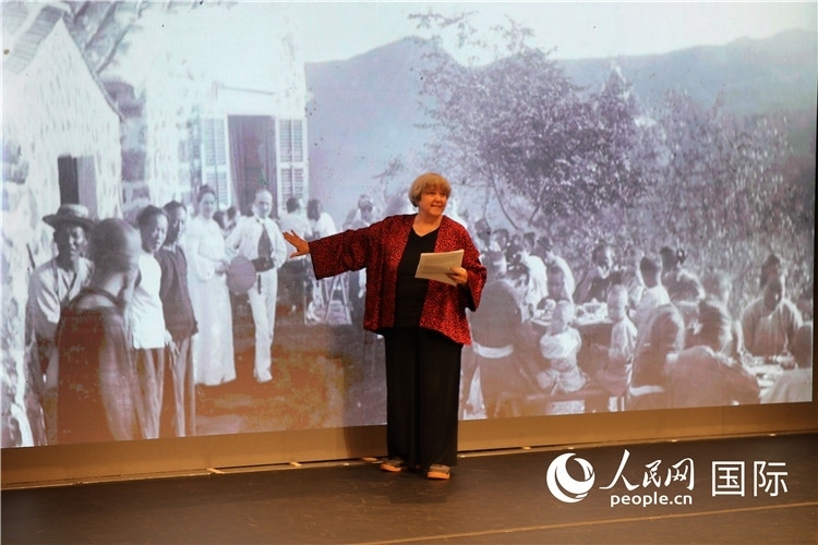 2、美國“鼓嶺之友”代表穆言靈講述友好故事。 人民網(wǎng)記者 李志偉攝