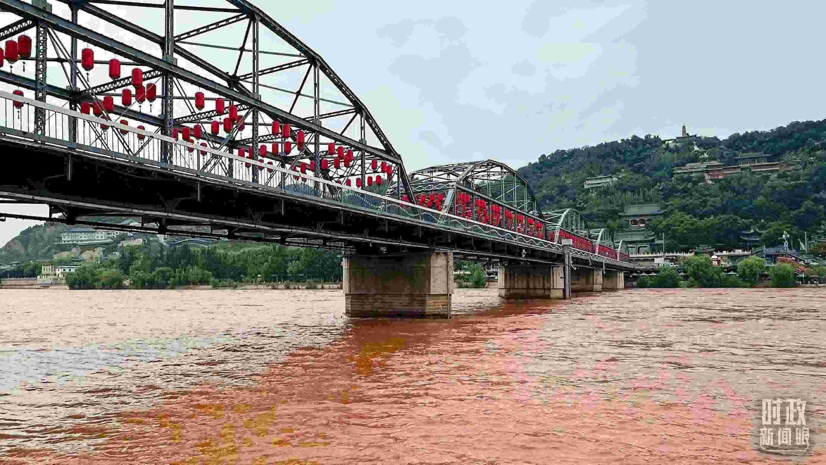 △黃河蘭州中山橋段。（總臺(tái)央視記者范一鳴拍攝）