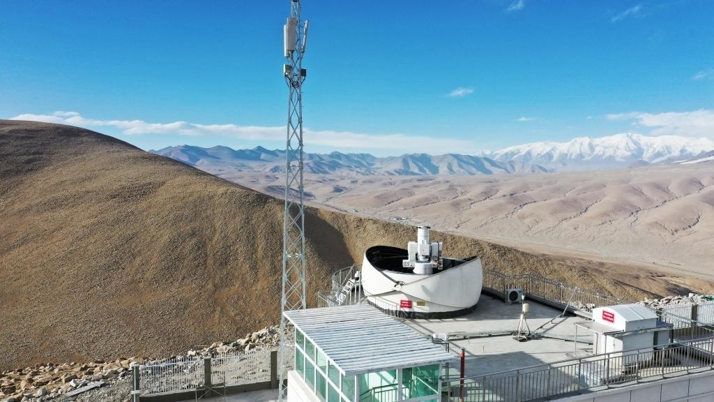 正在運(yùn)行的塔縣星地激光通信地面站。（中國(guó)科學(xué)院空天信息創(chuàng)新研究院供圖）