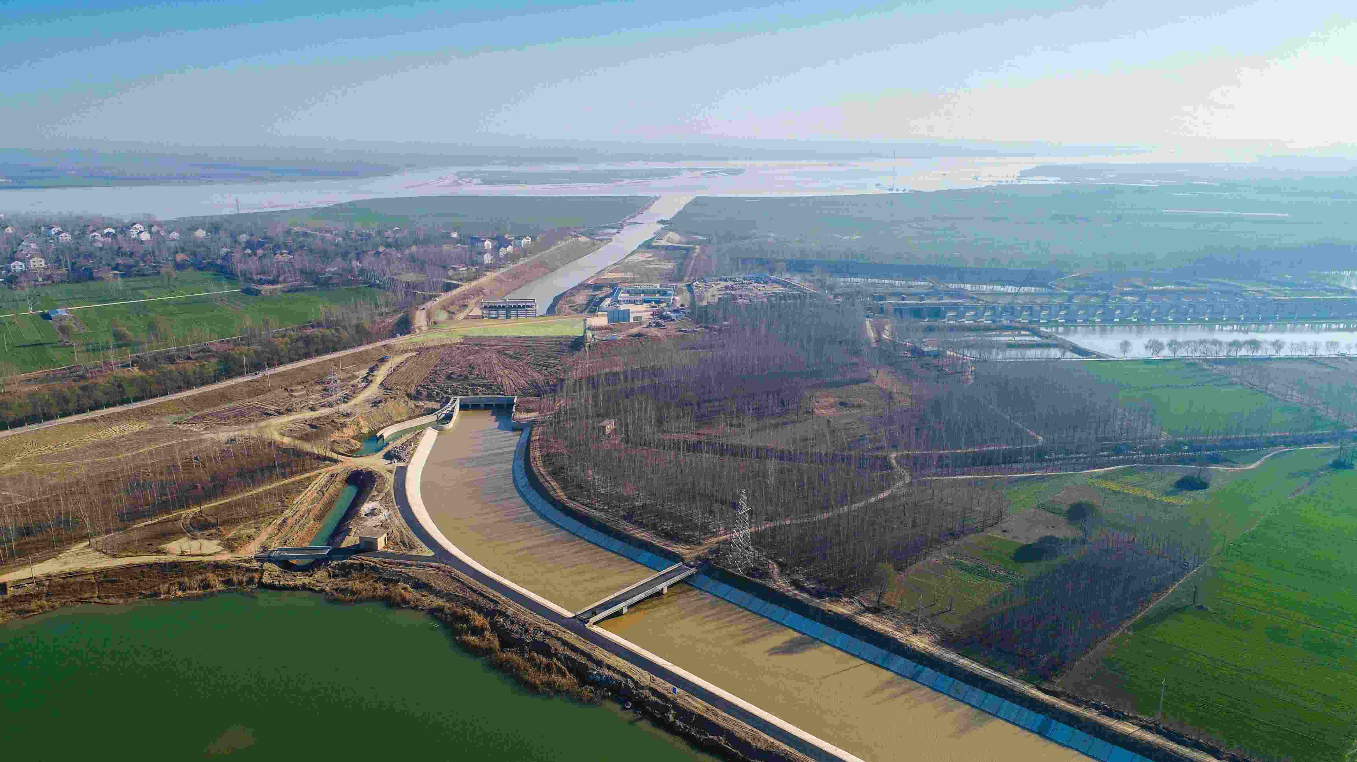 實(shí)施引黃入冀調(diào)水，助力華北地下水超采綜合治理和白洋淀生態(tài)環(huán)境修復(fù)。水利部水資源局供圖