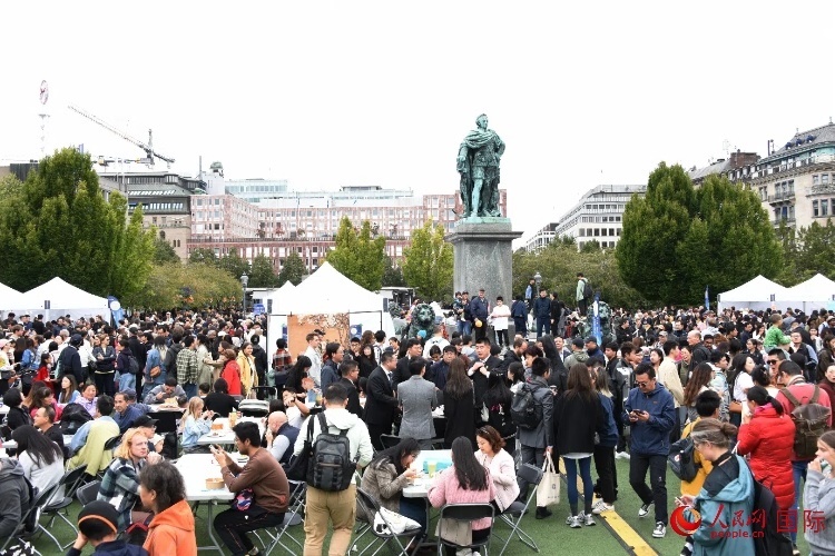 “天涯共此時——中秋游園會”在斯德哥爾摩國王花園舉辦。人民網(wǎng)記者 殷淼攝