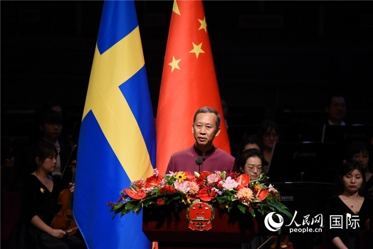 中國(guó)駐瑞典大使崔愛(ài)民在招待會(huì)上致辭。人民網(wǎng)記者 殷淼攝