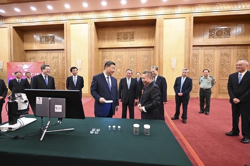 △2024年9月23日，習(xí)近平總書記等參觀月球樣品和探月工程成果展覽。