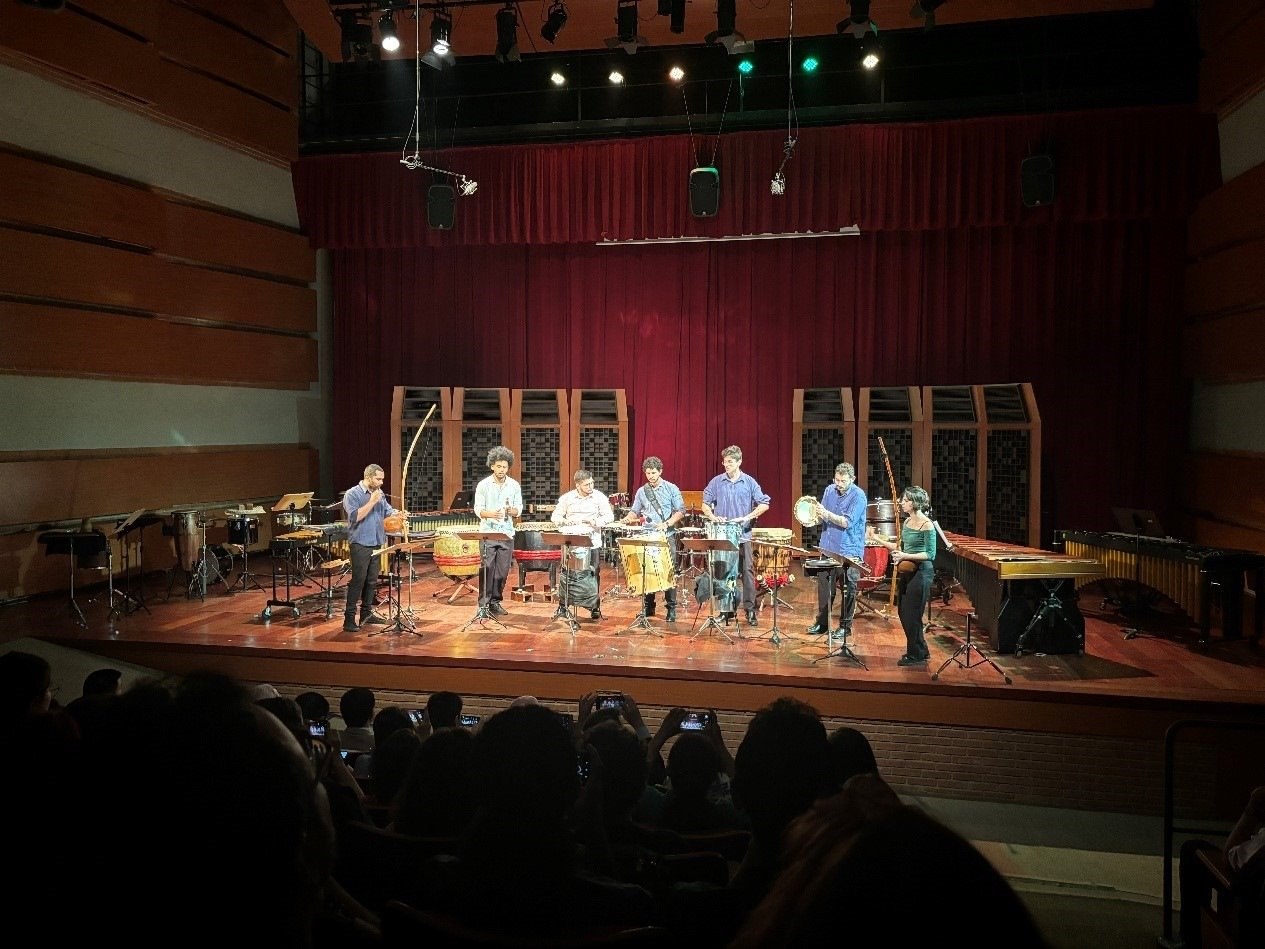 圣保羅州立大學(xué)藝術(shù)學(xué)院打擊樂(lè)團(tuán)在活動(dòng)上表演精彩的節(jié)目。 圣保羅州立大學(xué)孔子學(xué)院供圖