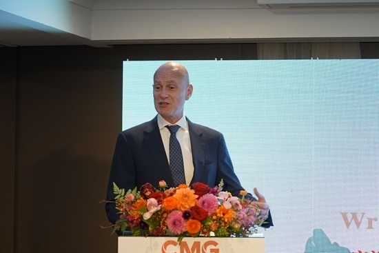 澳大利亞旅游局東半球市場(chǎng)及國(guó)際航司業(yè)務(wù)執(zhí)行總經(jīng)理何安哲在活動(dòng)上致辭。張舒惠攝