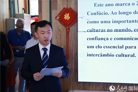 中國(guó)駐里約總領(lǐng)館副總領(lǐng)事王海濤在活動(dòng)現(xiàn)場(chǎng)致辭。人民網(wǎng)記者 陳海琪攝