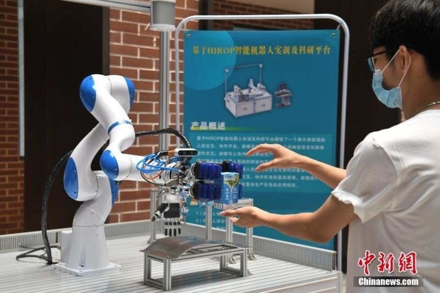  資料圖：高校為學(xué)生打造先進(jìn)科研平臺(tái)。中新社記者 陳楚紅 攝