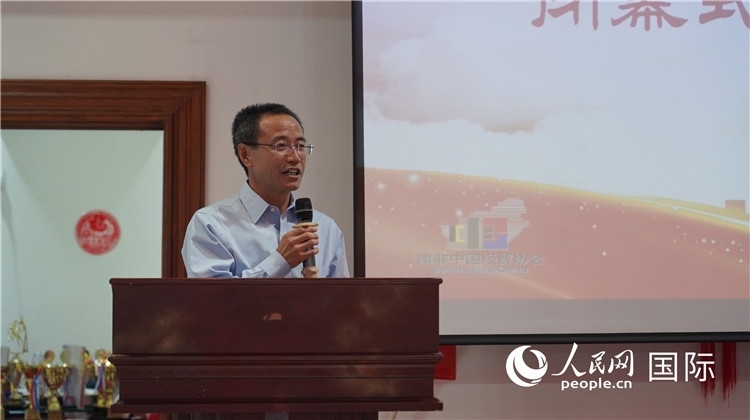 中國(guó)駐約翰內(nèi)斯堡代總領(lǐng)事周育江在閉幕式上致辭。 人民網(wǎng) 張茜攝