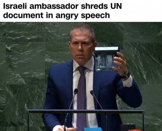 美國有線電視新聞網(wǎng)：在今年5月11日聯(lián)大通過涉巴勒斯坦入聯(lián)決議后，時(shí)任以色列常駐聯(lián)合國代表埃爾丹當(dāng)場用碎紙機(jī)粉碎了《聯(lián)合國憲章》印刷版的封面。