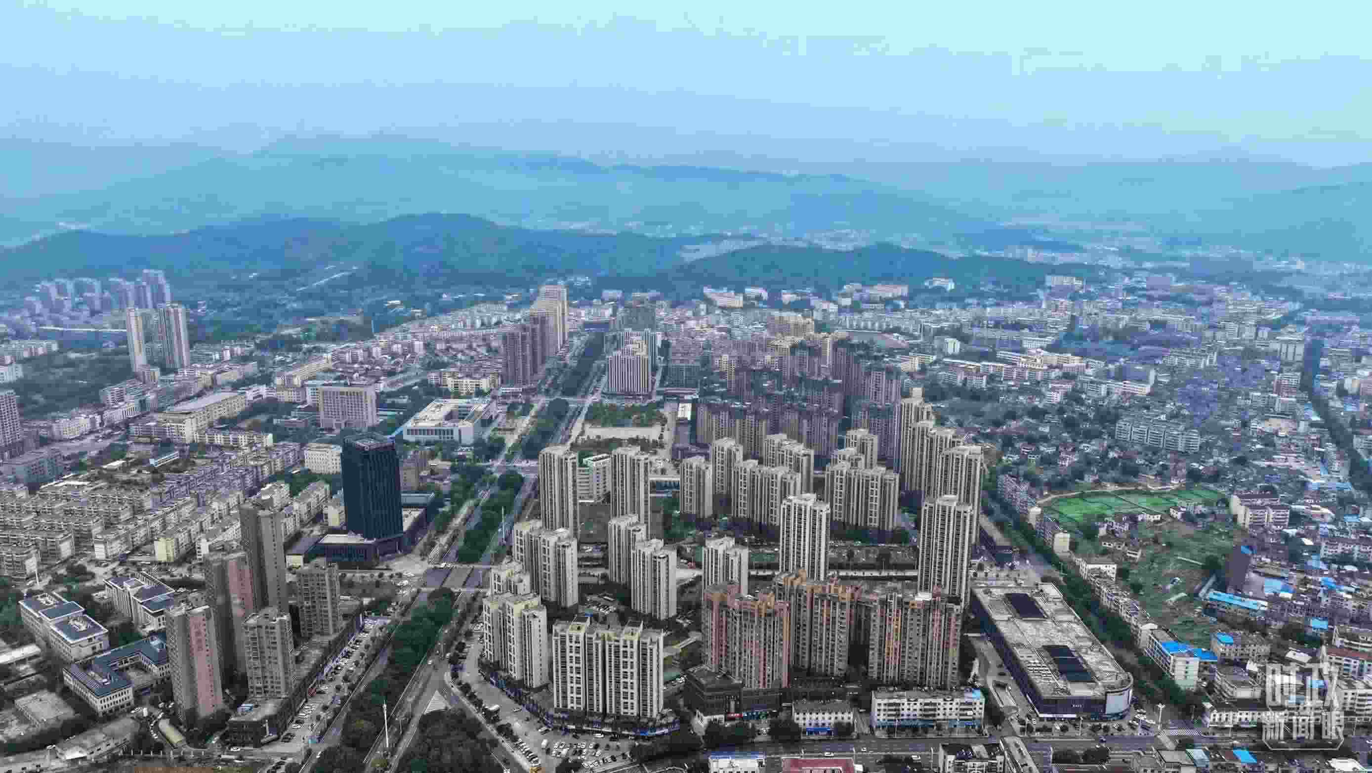 △俯瞰桐城市。（總臺記者葛啟文拍攝）