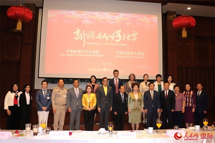 與會嘉賓合影。人民網(wǎng)實習(xí)生 姚欣可攝