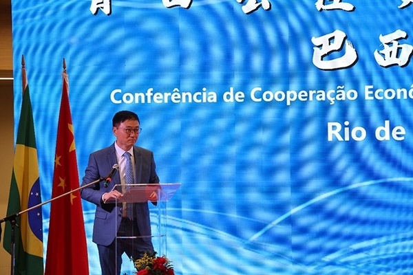 浙江省僑聯(lián)副主席兼巴西華人文化交流協(xié)會榮譽主席尹霄敏在活動現(xiàn)場致辭。人民網(wǎng)記者 陳海琪攝