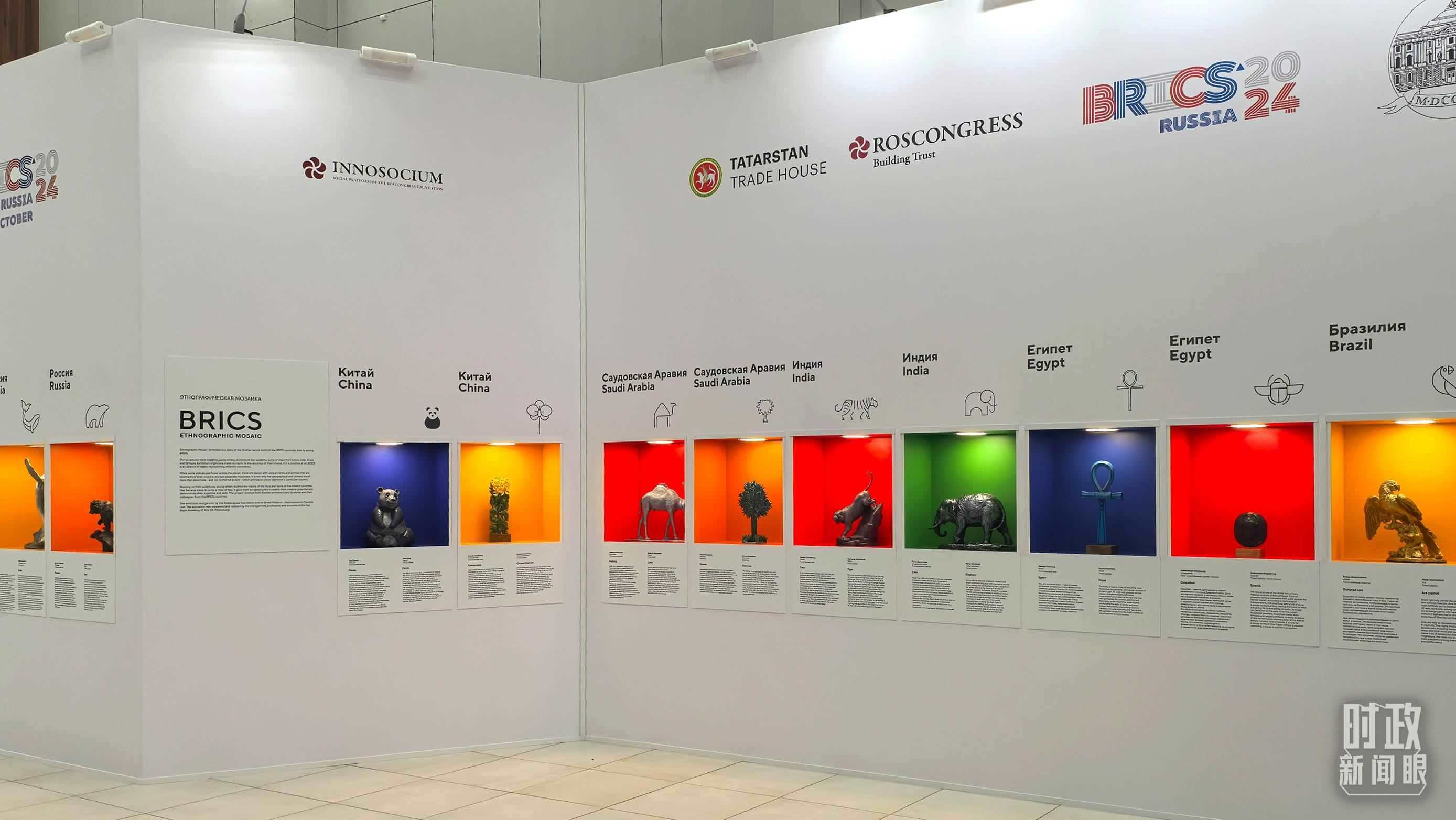 △ 喀山會展中心內(nèi)展示的金磚國家工藝品。（總臺央廣記者潘毅拍攝）