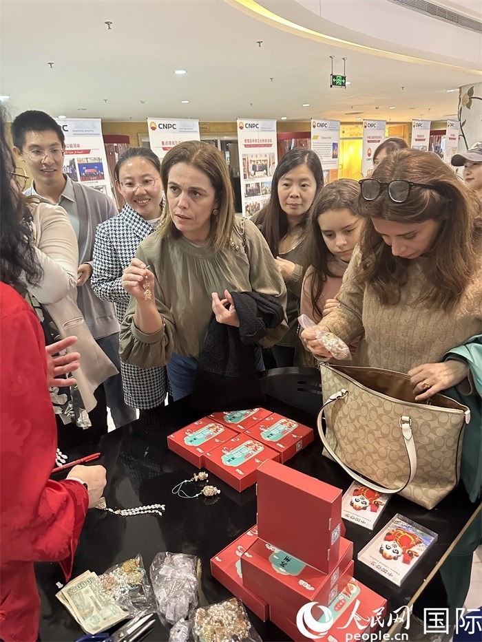 中國傳統(tǒng)非物質文化遺產互動展示。人民網(wǎng)記者 郝瑞敏攝