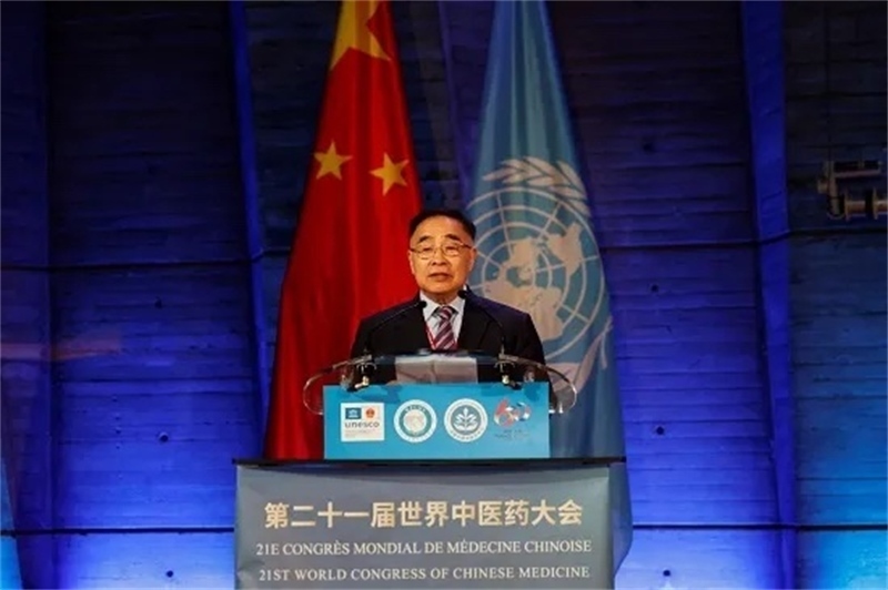 圖1：世界中聯(lián)副主席張伯禮院士致歡迎詞。世界中聯(lián)供圖