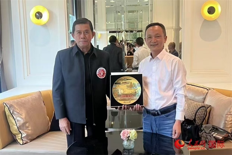 泰中友好協(xié)會(huì)會(huì)長(zhǎng)、泰國(guó)前副總理功·塔帕朗西（左一）會(huì)見浙大團(tuán)組一行。人民網(wǎng)記者 簡(jiǎn)承淵攝