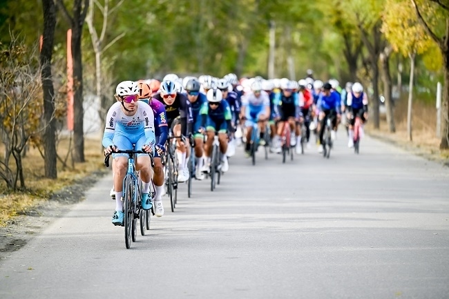 選手在比賽中展開激烈角逐。主辦方供圖