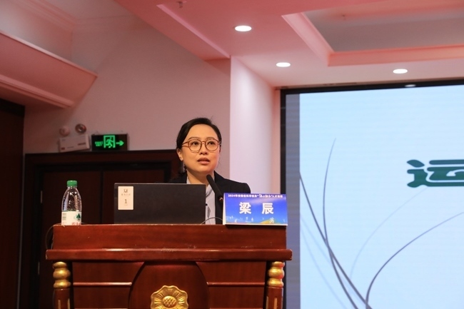 國(guó)家體育總局運(yùn)動(dòng)醫(yī)學(xué)研究所醫(yī)務(wù)監(jiān)督中心副主任、中國(guó)體育科學(xué)學(xué)會(huì)運(yùn)動(dòng)醫(yī)學(xué)分會(huì)副秘書長(zhǎng)梁辰授課。主辦方供圖