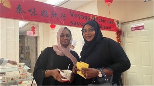 陜西涼皮+清真肉夾饃受到乍得友人歡迎。主辦方供圖