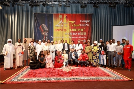 選手、評委、組委會工作人員共同與頒獎(jiǎng)嘉賓合影。中國石油非洲公司供圖