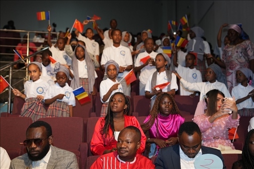 現(xiàn)場觀眾與決賽選手熱情互動(dòng)。中國石油非洲公司供圖